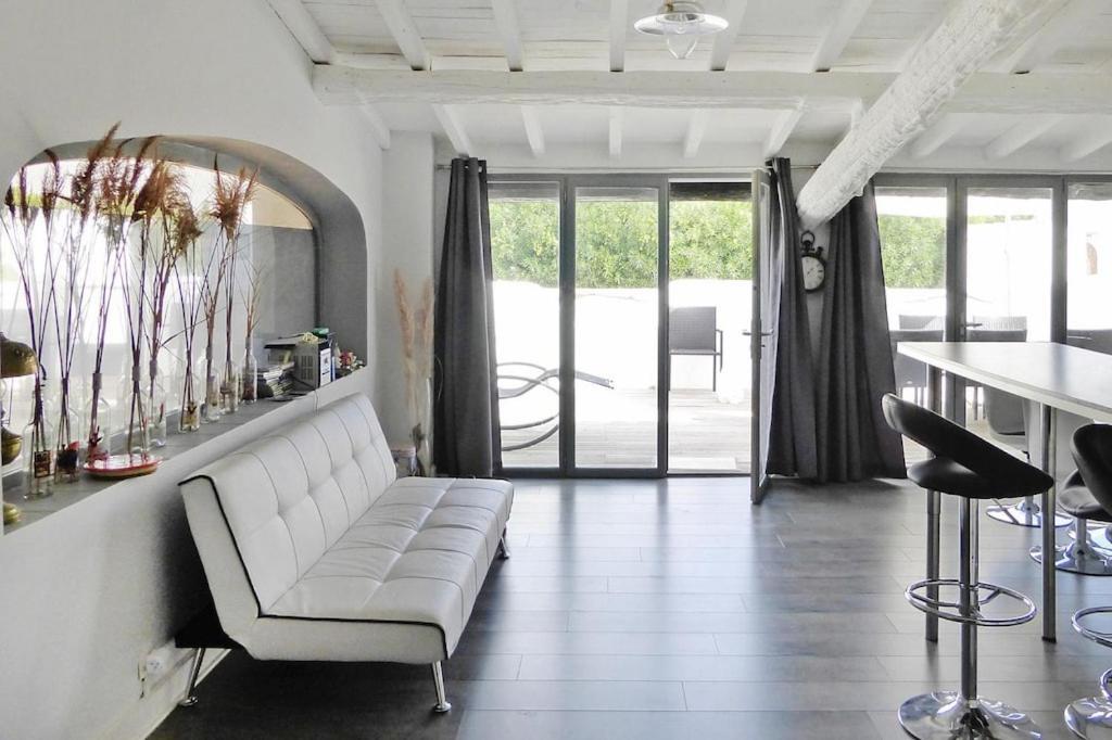 Holiday Home With Shared Pool Сент-Мари-де-ла-Мер Экстерьер фото