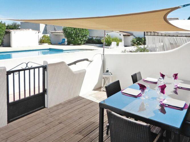 Holiday Home With Shared Pool Сент-Мари-де-ла-Мер Экстерьер фото